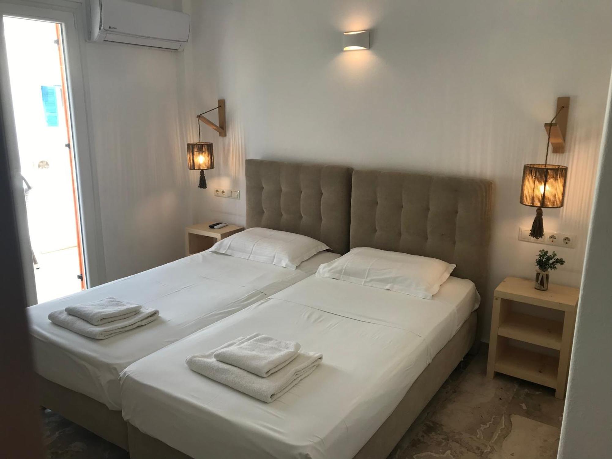Vassiliki Rooms Parikia  Exterior photo